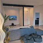 Ultimate Skyline Penthouse W Bathtub 3 Bedroom 6 Pax
