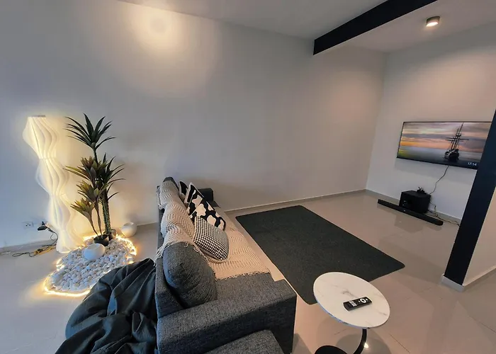 Ultimate Skyline Penthouse W Bathtub 3 Bedroom 6 Pax