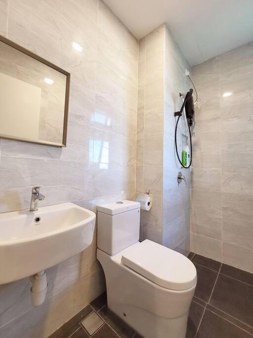 Ultimate Skyline Penthouse W Bathtub 3 Bedroom 6 Pax *
