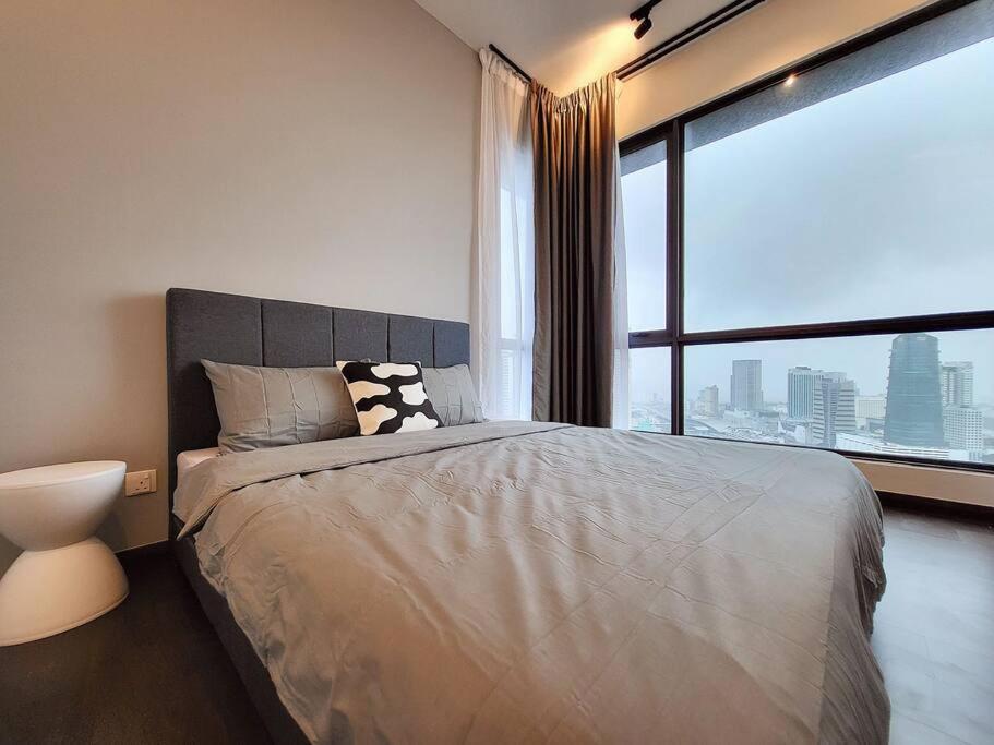 Ultimate Skyline Penthouse W Bathtub 3 Bedroom 6 Pax
