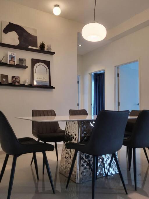 Ultimate Skyline Penthouse W Bathtub 3 Bedroom 6 Pax * Johor Bahru