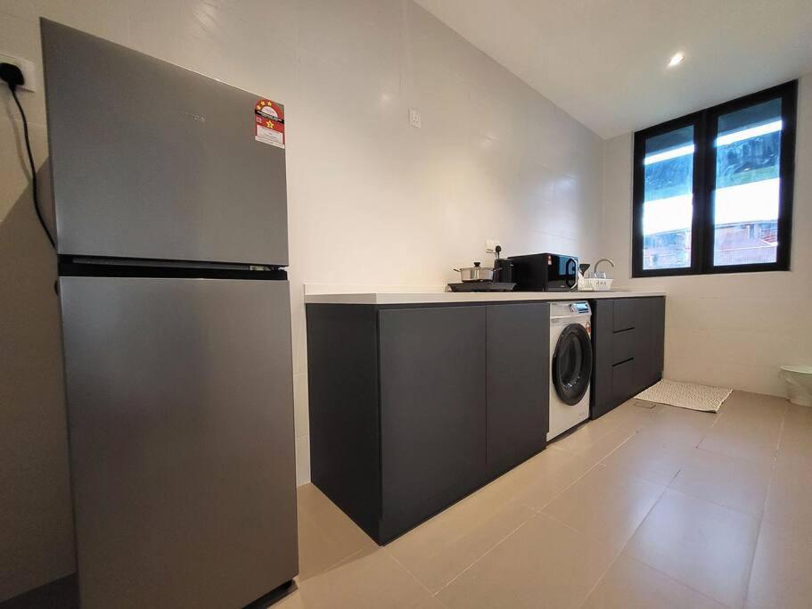 Apartemen Ultimate Skyline Penthouse W Bathtub 3 Bedroom 6 Pax *