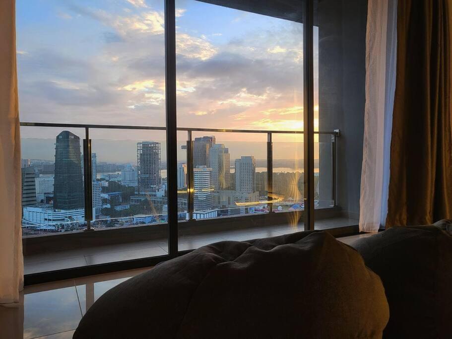 Ultimate Skyline Penthouse W Bathtub 3 Bedroom 6 Pax *