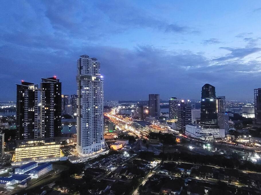 Ultimate Skyline Penthouse W Bathtub 3 Bedroom 6 Pax *