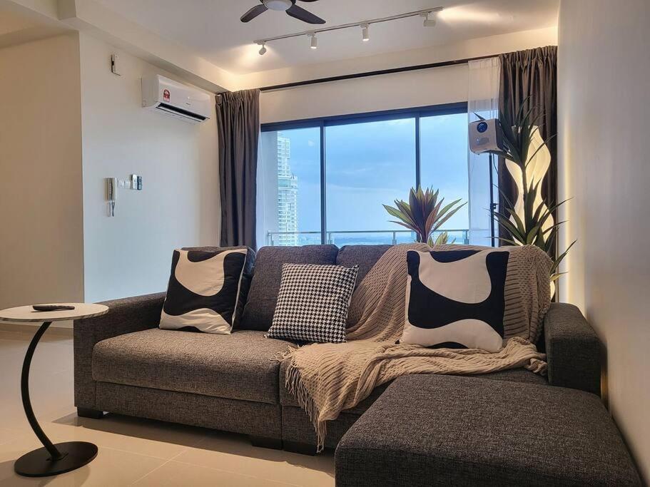 Ultimate Skyline Penthouse W Bathtub 3 Bedroom 6 Pax * Johor Bahru