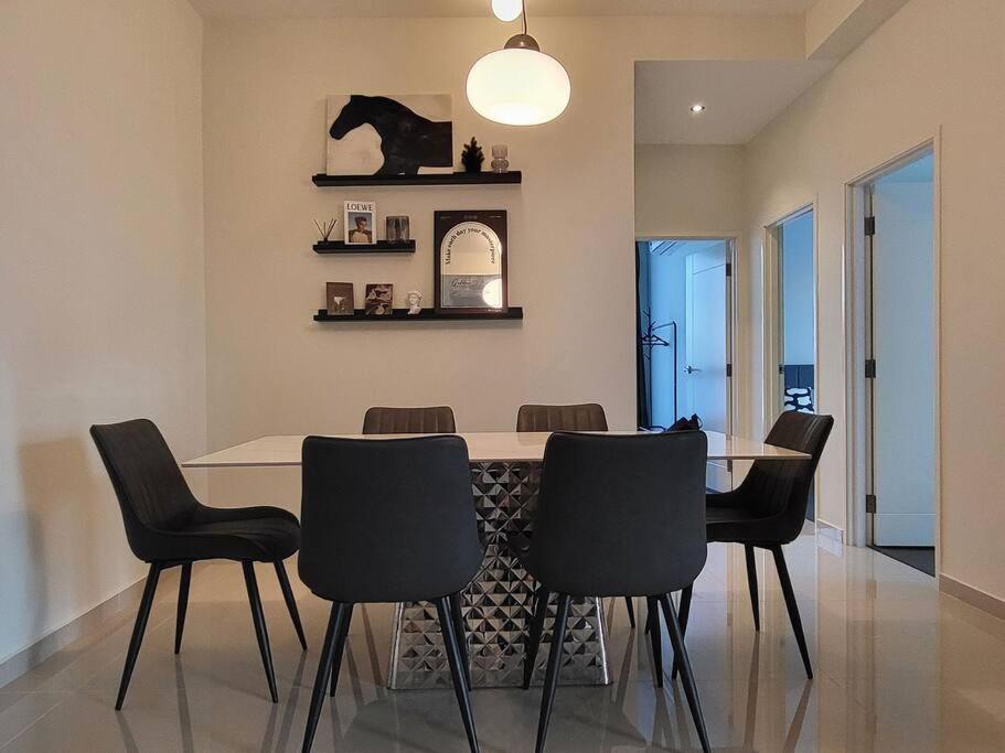 Ultimate Skyline Penthouse W Bathtub 3 Bedroom 6 Pax *