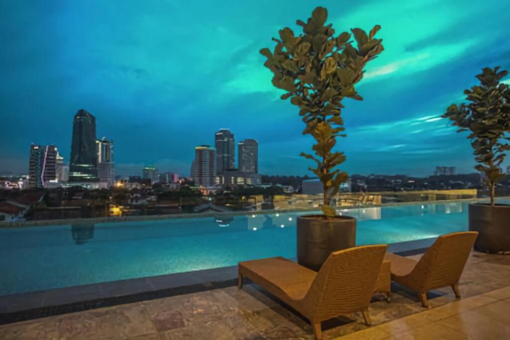 Apartemen Ultimate Skyline Penthouse W Bathtub 3 Bedroom 6 Pax Johor Bahru