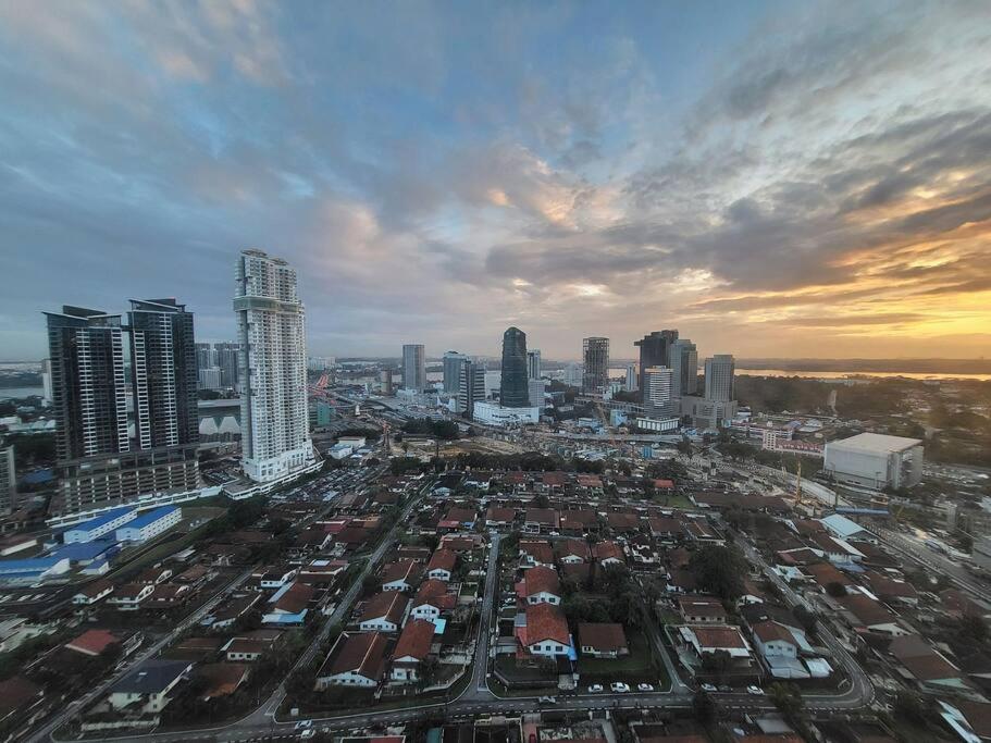 Apartemen Ultimate Skyline Penthouse W Bathtub 3 Bedroom 6 Pax *