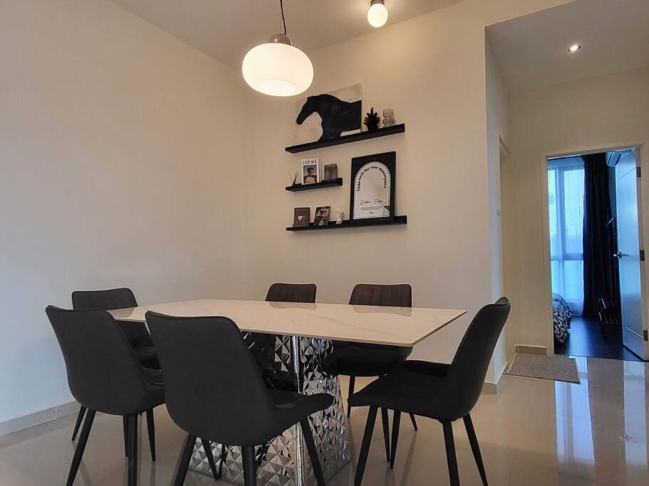 Ultimate Skyline Penthouse W Bathtub 3 Bedroom 6 Pax *