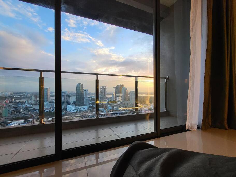Ultimate Skyline Penthouse W Bathtub 3 Bedroom 6 Pax * Johor Bahru