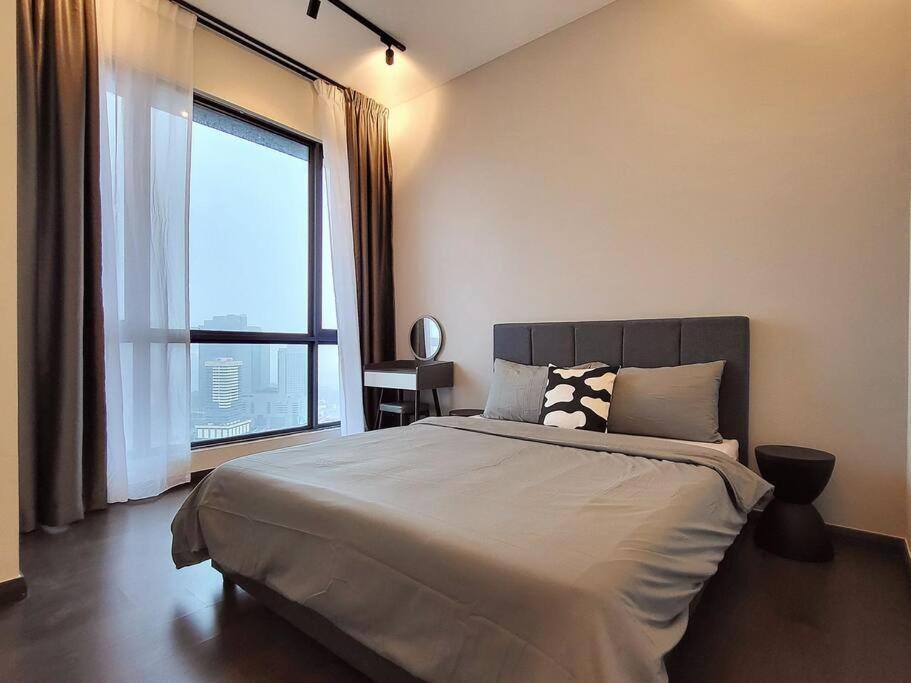 Apartemen Ultimate Skyline Penthouse W Bathtub 3 Bedroom 6 Pax *