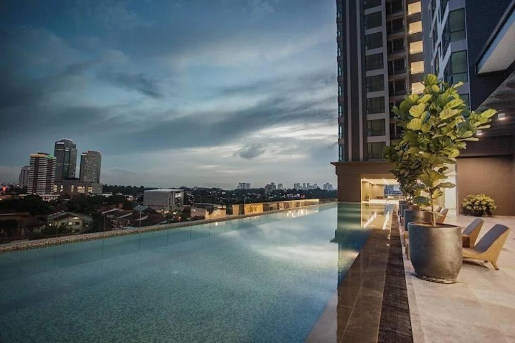 Ultimate Skyline Penthouse W Bathtub 3 Bedroom 6 Pax *