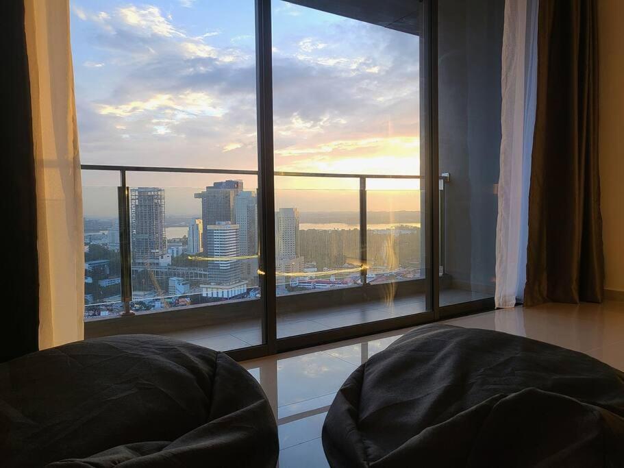 Ultimate Skyline Penthouse W Bathtub 3 Bedroom 6 Pax