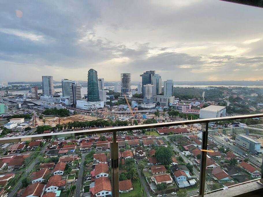 Ultimate Skyline Penthouse W Bathtub 3 Bedroom 6 Pax Apartemen Johor Bahru