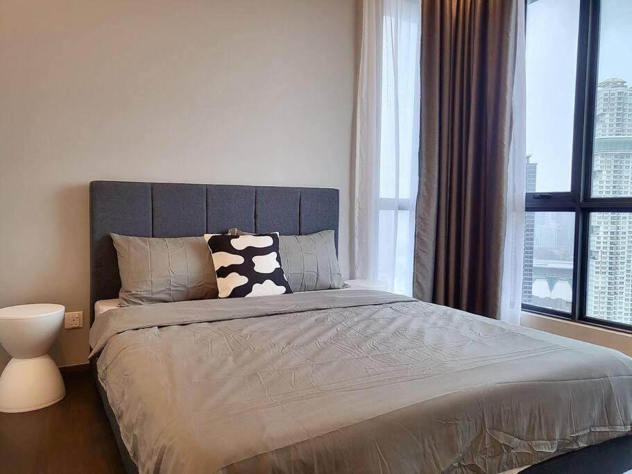 Ultimate Skyline Penthouse W Bathtub 3 Bedroom 6 Pax Johor Bahru