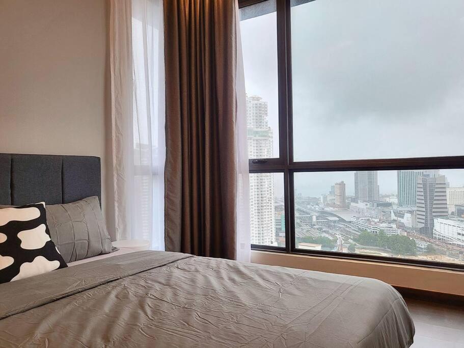 Apartemen Ultimate Skyline Penthouse W Bathtub 3 Bedroom 6 Pax *