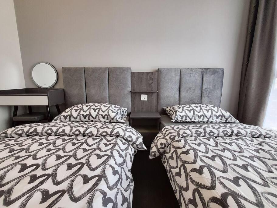 Apartemen Ultimate Skyline Penthouse W Bathtub 3 Bedroom 6 Pax *