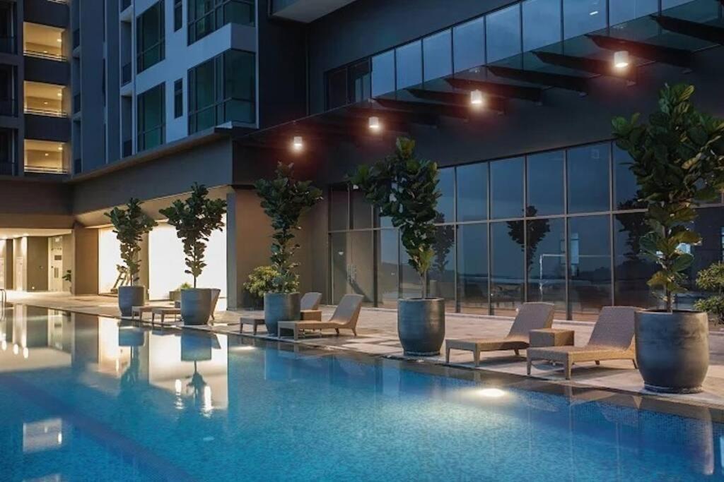 Apartemen Ultimate Skyline Penthouse W Bathtub 3 Bedroom 6 Pax