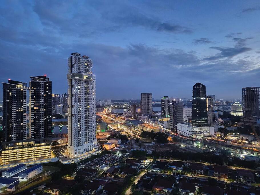 Ultimate Skyline Penthouse W Bathtub 3 Bedroom 6 Pax Apartemen Johor Bahru