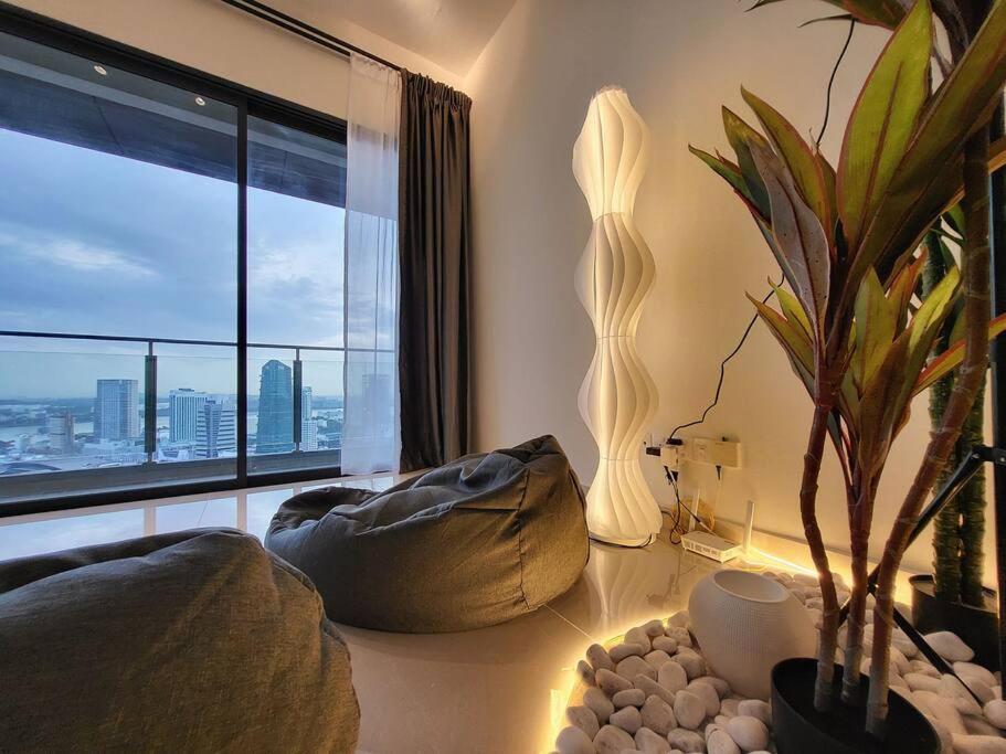 Ultimate Skyline Penthouse W Bathtub 3 Bedroom 6 Pax Apartemen