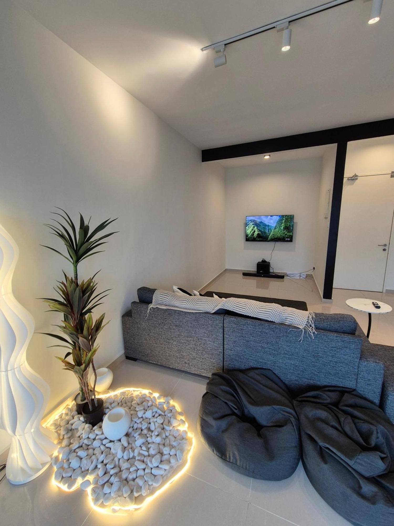 Ultimate Skyline Penthouse W Bathtub 3 Bedroom 6 Pax * Johor Bahru