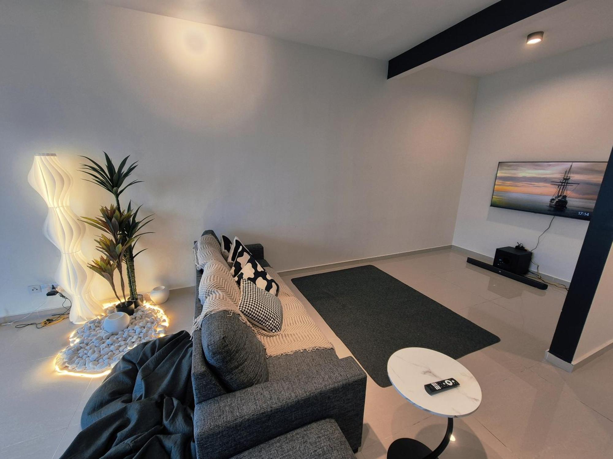 Apartemen Ultimate Skyline Penthouse W Bathtub 3 Bedroom 6 Pax Johor Bahru